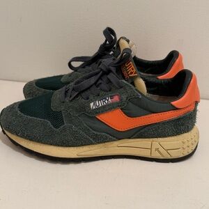 Autry REELWIND in Forest green suede with orange size 39